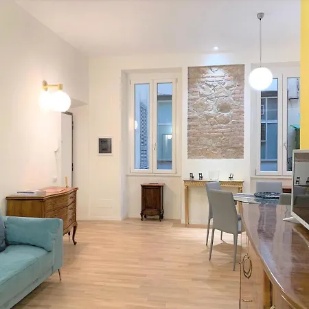 Magic One 招待所 3*