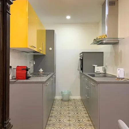 Magic One 招待所 3*